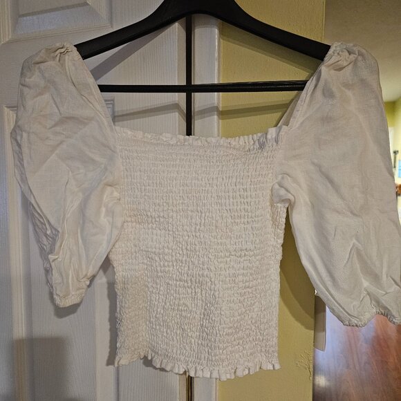 FAHERTY Frankie White Linen Puff Sleeve Square Neck Smocked Crop - Picture 2 of 8